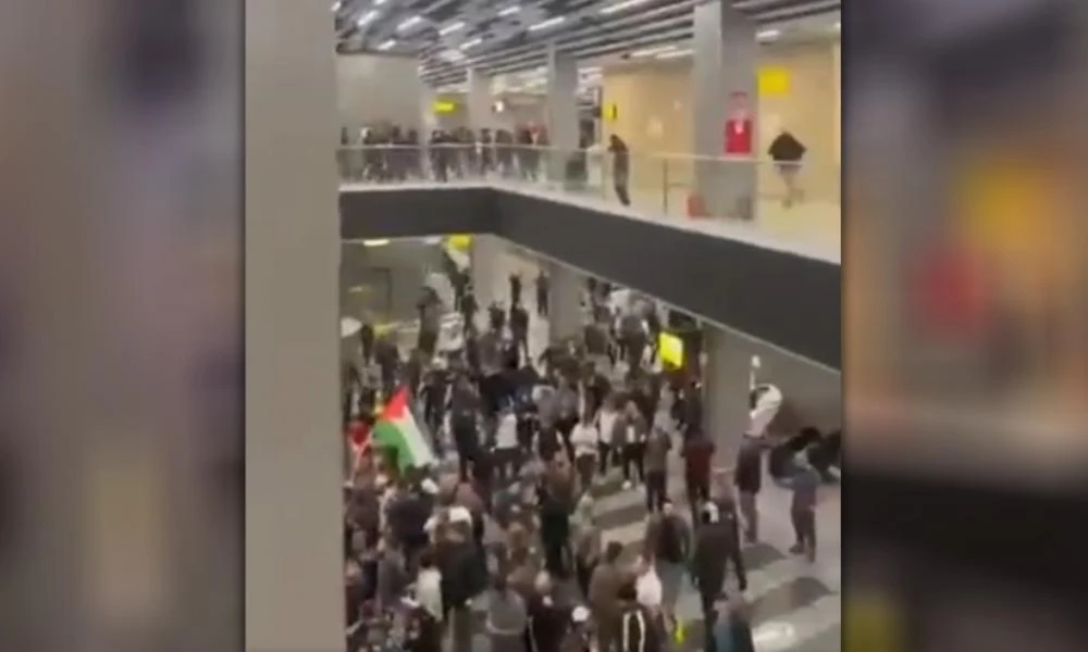 Ρωσία: Εισβολή διαδηλωτών στο αεροδρόμιο του Νταγκεστάν όπου προσγειώθηκε αεροσκάφος από το Ισραήλ
